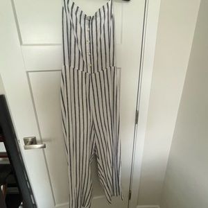 Linen spaghetti strapped jumpsuit with pockets